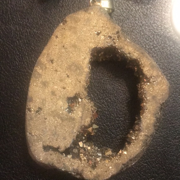 Gold Stone pendant with matching earrings - Picture 5 of 5